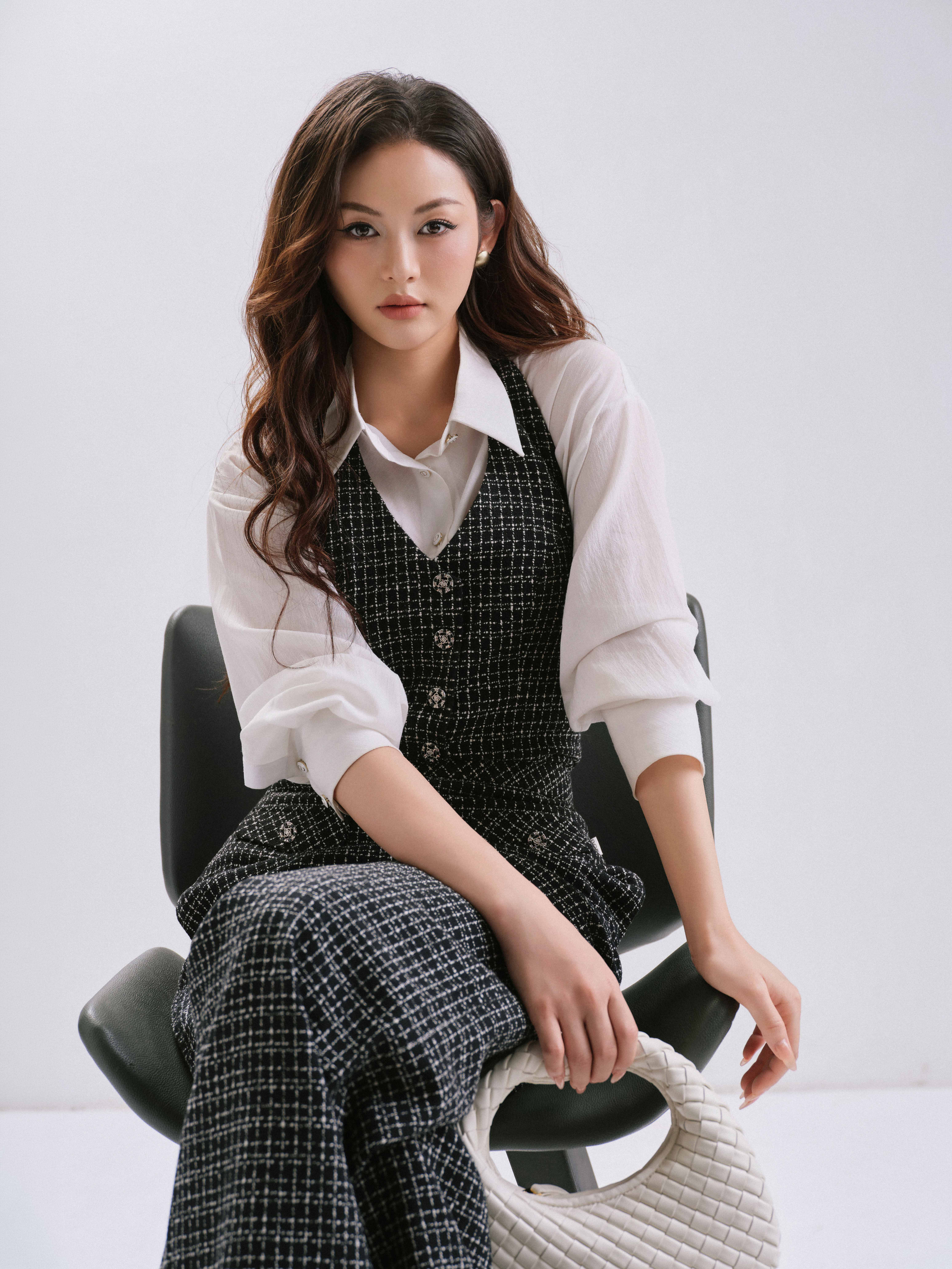 Jumsui cổ V ống đứng 2 nắp túi